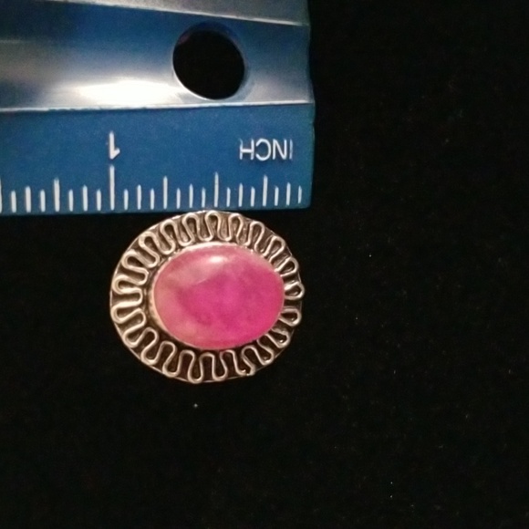 Raspberry Quartz Oval Ring - Picture 4 of 5